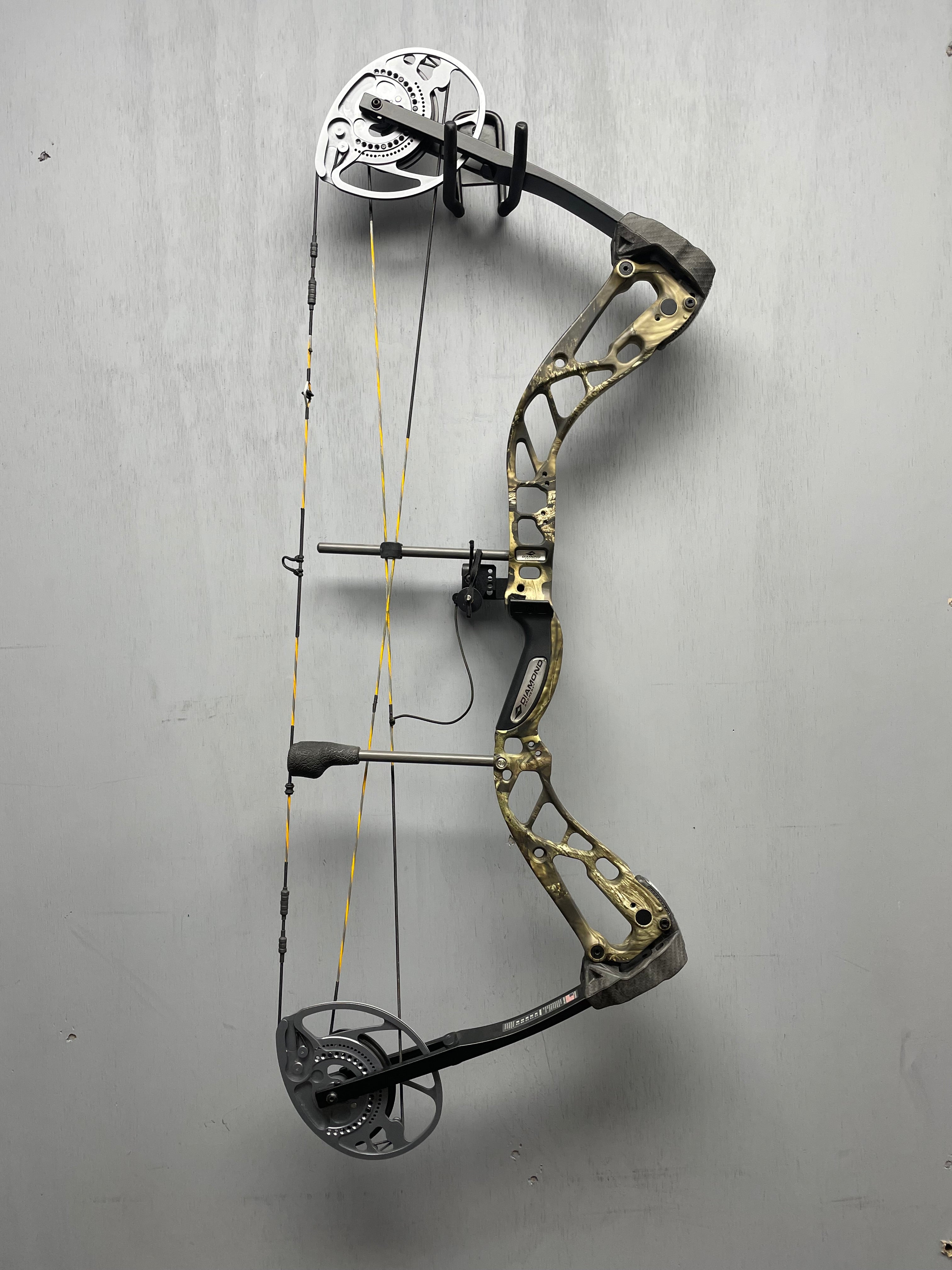 USED Diamond Archery Edge 320